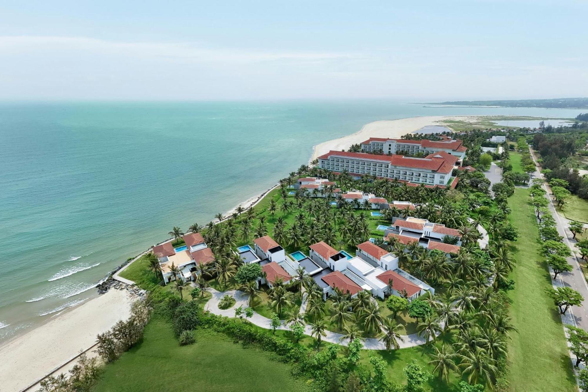 Renaissance & Resort 5*